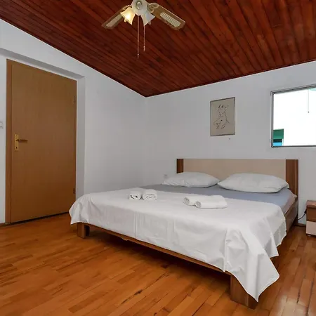 Vele Apartment *