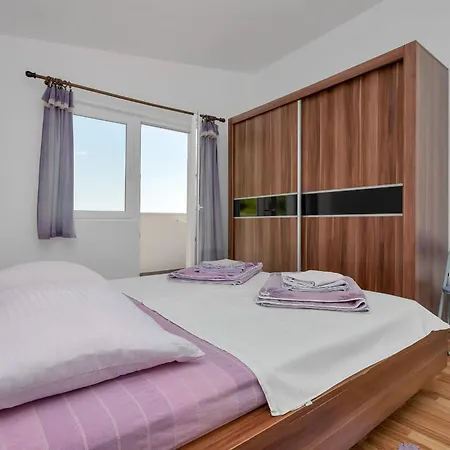 Vele Apartment *