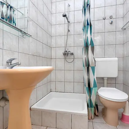 Vele * Макарська