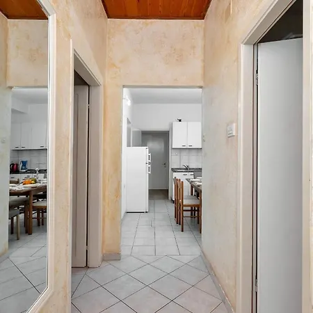 Vele * Макарська