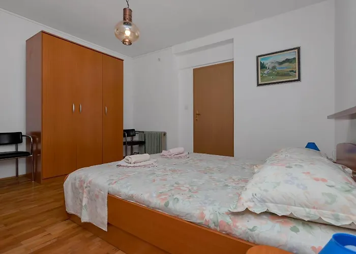 Apartament Vele *